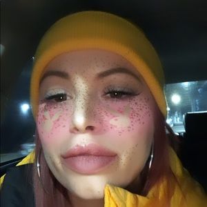 Meet your Posher, Corinne